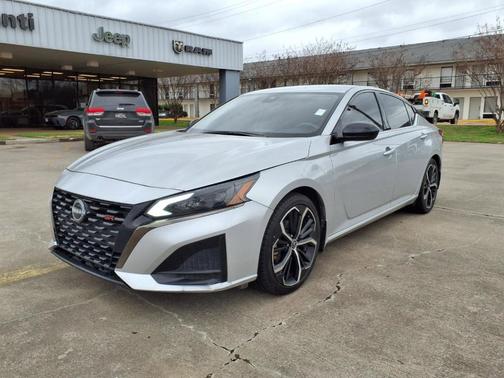 Brilliant Silver Metallic 2024 Nissan Altima 2.5 SR