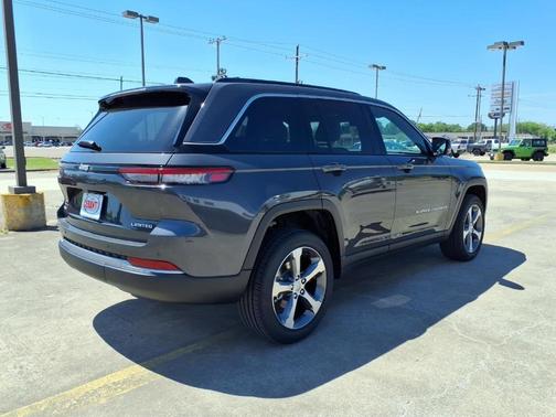 Metallic 2026 Jeep Grand Cherokee Limited