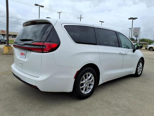 2024 Chrysler Pacifica Touring-L