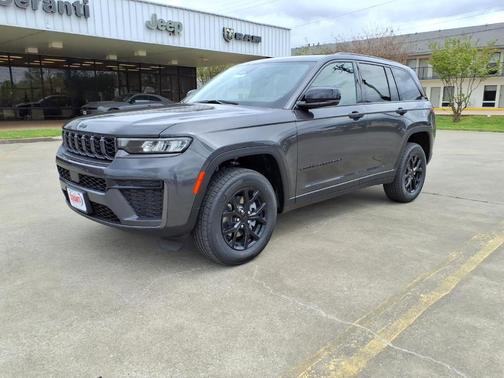 Metallic 2026 Jeep Grand Cherokee Laredo