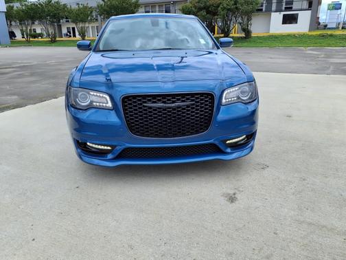2023 Chrysler 300 Touring L