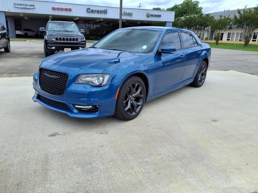 2023 Chrysler 300 Touring L