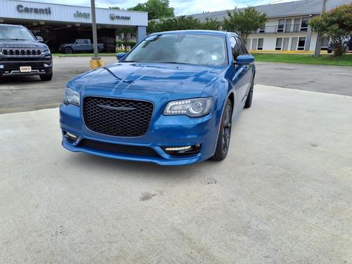 2023 Chrysler 300 Touring L