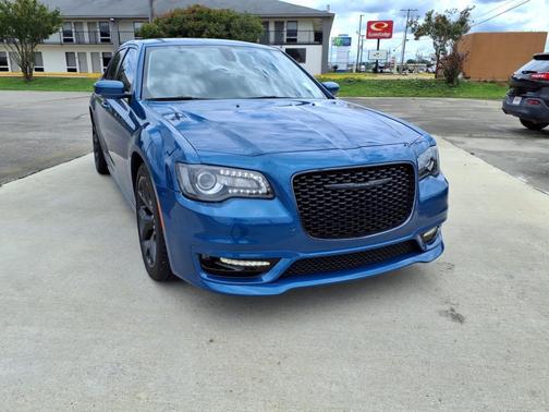 2023 Chrysler 300 Touring L
