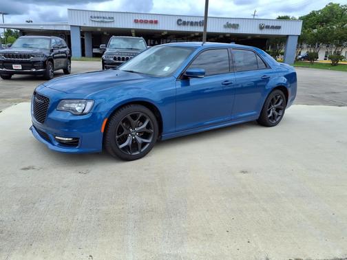 2023 Chrysler 300 Touring L
