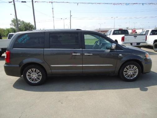 Granite Crystal Clearcoat Metallic 2014 Chrysler Town & Country Touring-L