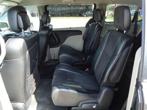 2014 Chrysler Town & Country Touring-L