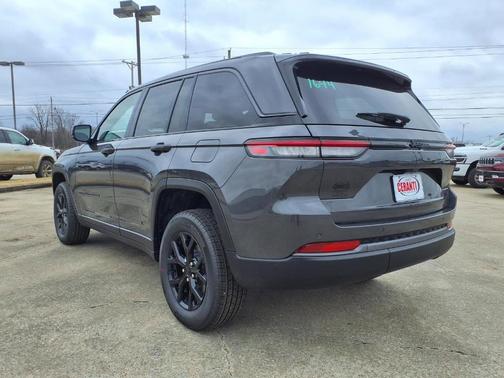2026 Jeep Grand Cherokee Laredo