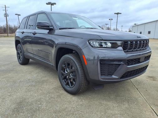 Metallic 2026 Jeep Grand Cherokee Laredo