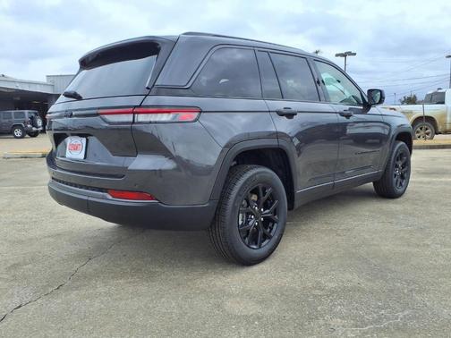 2026 Jeep Grand Cherokee Laredo