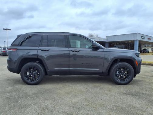 2026 Jeep Grand Cherokee Laredo