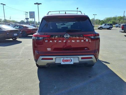 2023 Nissan Pathfinder SL