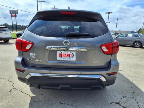 2019 Nissan Pathfinder SL