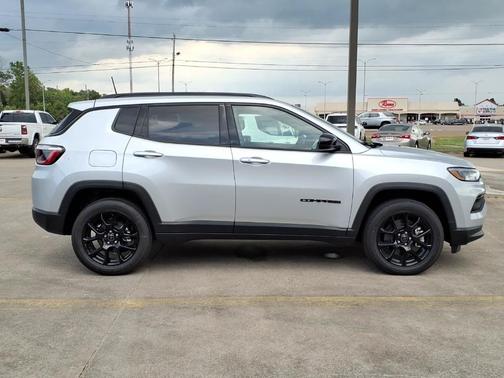 Silver Zynith 2026 Jeep Compass Latitude