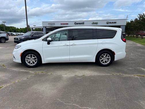 2023 Chrysler Pacifica Touring-L