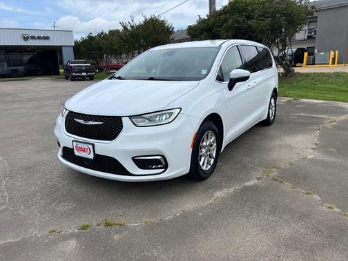 2023 Chrysler Pacifica Touring-L