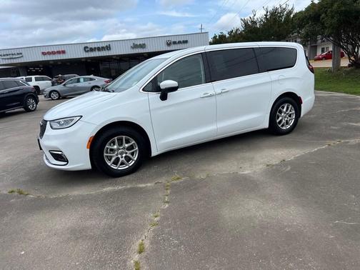 2023 Chrysler Pacifica Touring-L