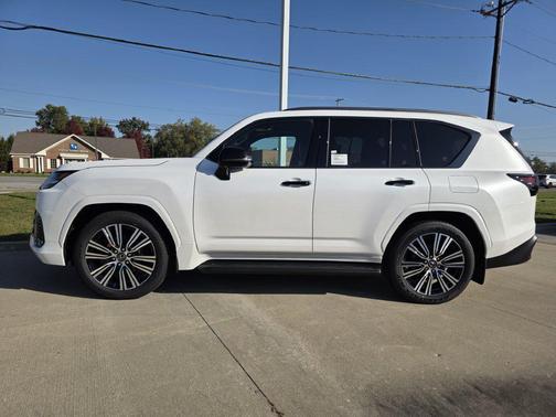 Eminent White Pearl 2026 Lexus LX 600 Luxury