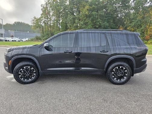 Mosaic Black Metallic 2025 Chevrolet Traverse Z71