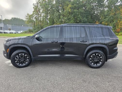 Mosaic Black Metallic 2025 Chevrolet Traverse Z71