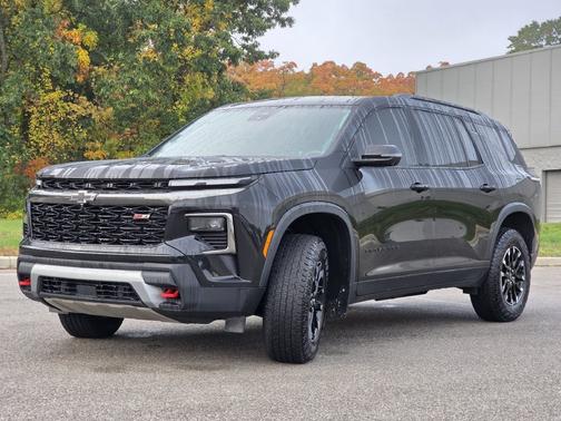 Mosaic Black Metallic 2025 Chevrolet Traverse Z71