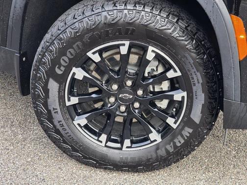 Mosaic Black Metallic 2025 Chevrolet Traverse Z71