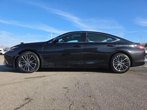 2023 Lexus ES 300h Base