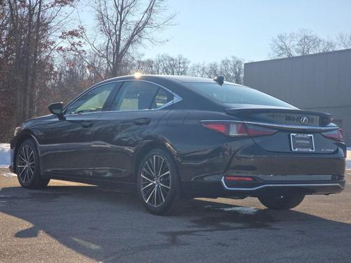 2023 Lexus ES 300h Base