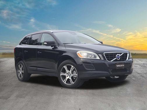 Black Sapphire Metallic 2013 Volvo XC60 T6