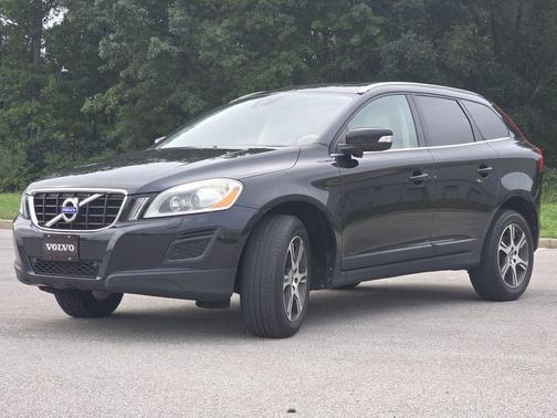 Black Sapphire Metallic 2013 Volvo XC60 T6