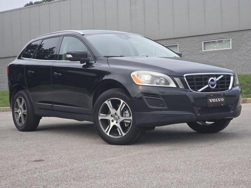 Black Sapphire Metallic 2013 Volvo XC60 T6