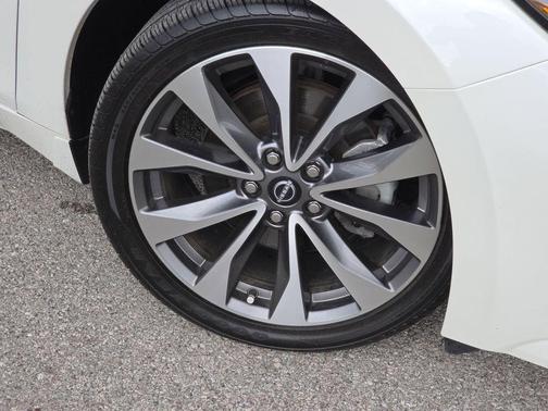 Pearl White Tricoat 2023 Nissan Maxima 3.5 Platinum