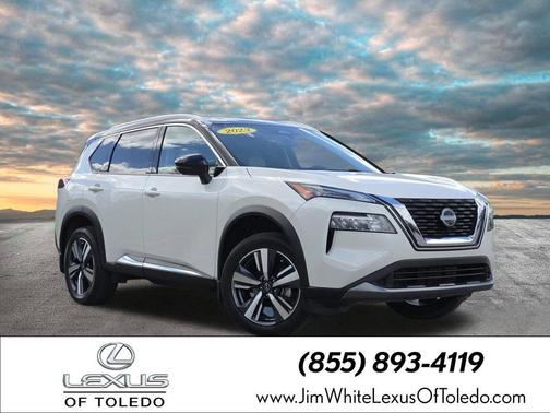Pearl White Tricoat/Super Black 2023 Nissan Rogue SL