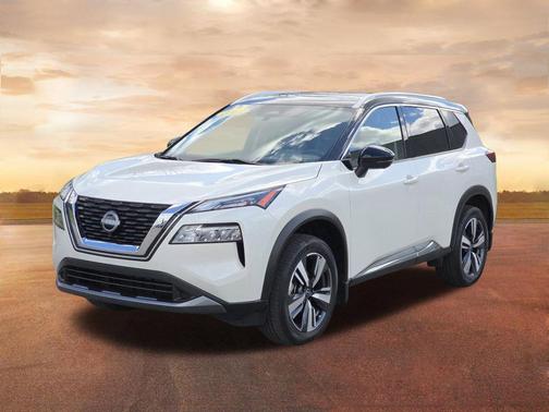 Pearl White Tricoat/Super Black 2023 Nissan Rogue SL