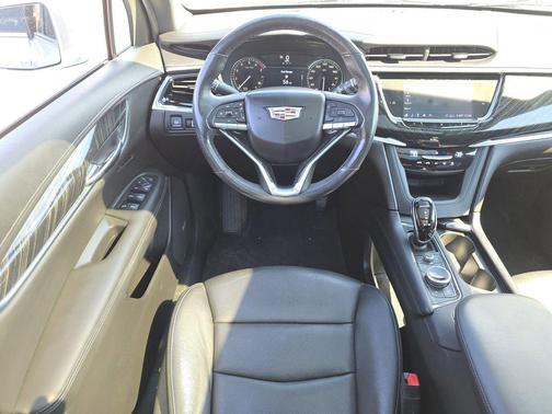 Radiant Silver Metallic 2020 Cadillac XT6 Premium Luxury FWD