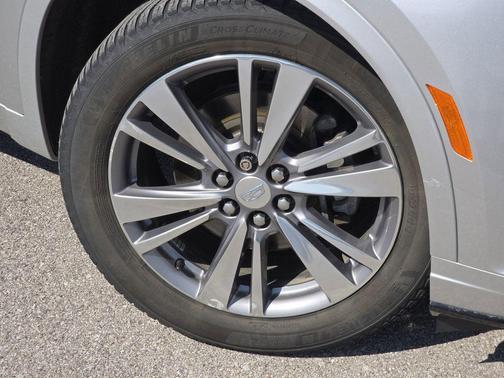 Radiant Silver Metallic 2020 Cadillac XT6 Premium Luxury FWD