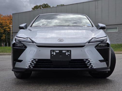Iridium 2026 Lexus ES 350h Premium