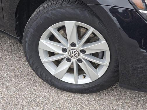 Deep Black Pearl Metallic 2018 Volkswagen Golf TSI S