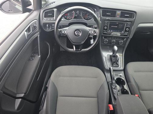 Deep Black Pearl Metallic 2018 Volkswagen Golf TSI S