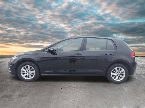 Deep Black Pearl Metallic 2018 Volkswagen Golf TSI S