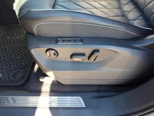 2024 Volkswagen Atlas Cross Sport 2.0T SEL Premium