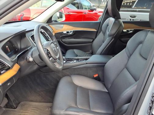 2024 Volvo XC90 B6 Plus Bright Theme 6-Seater