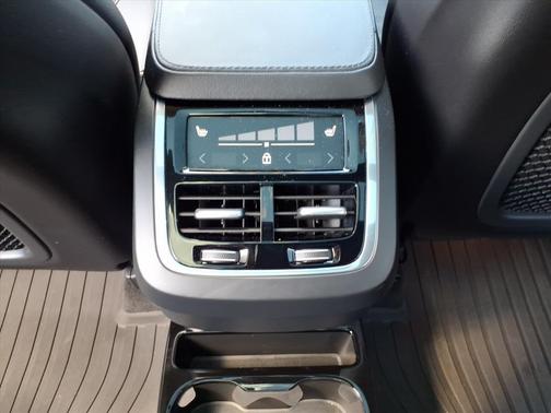 2024 Volvo XC90 B6 Plus Bright Theme 6-Seater