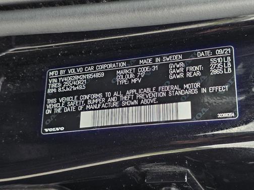 Onyx Black Metallic 2022 Volvo XC60 B6 R-Design