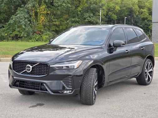 Onyx Black Metallic 2022 Volvo XC60 B6 R-Design