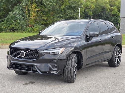 Onyx Black Metallic 2022 Volvo XC60 B6 R-Design