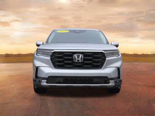 Lunar Silver Metallic 2023 Honda Pilot AWD EX-L 8 Passenger