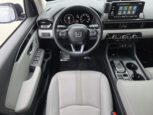 Lunar Silver Metallic 2023 Honda Pilot AWD EX-L 8 Passenger
