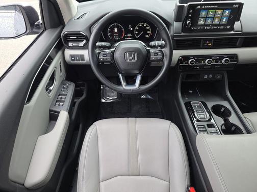 Lunar Silver Metallic 2023 Honda Pilot AWD EX-L 8 Passenger