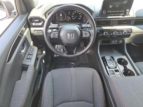 Lunar Silver Metallic 2024 Honda Pilot Sport